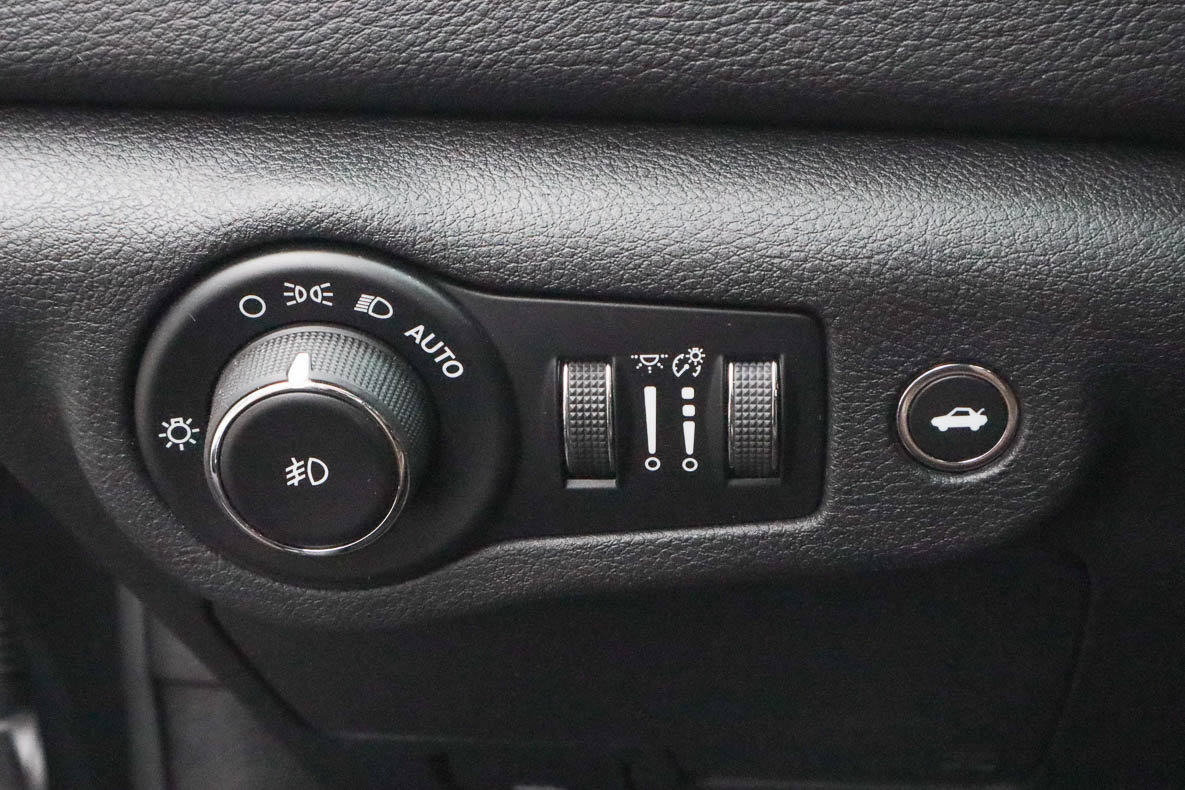 Used 2016 Chrysler 200 C w/ Premium Group FWD image 16