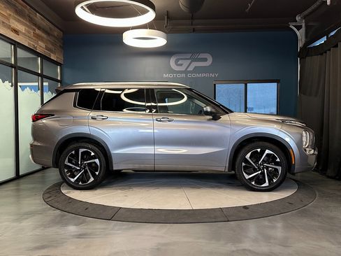 Used 2022 Mitsubishi Outlander SEL image 2