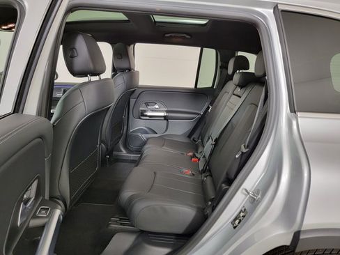 Used 2021 Mercedes-Benz GLB 250 4MATIC image 14