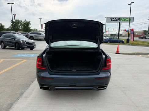 Used 2022 Volvo S60 B5 Momentum AWD/4WD image 13