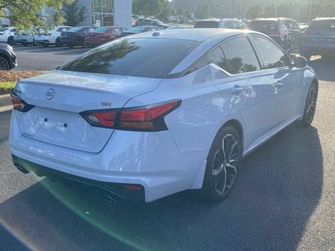 Used 2025 Nissan Altima 2.5 SR w/ SR Premium Package FWD image 4