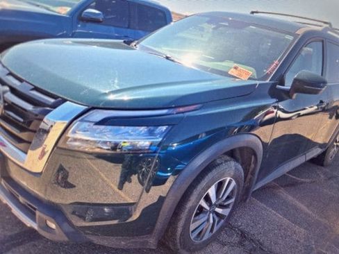 Used 2022 Nissan Pathfinder SL FWD image 2