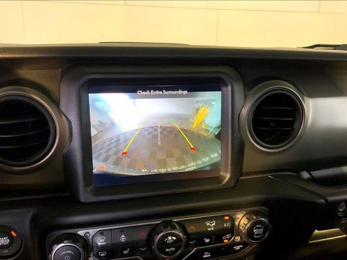 Used 2023 Jeep Wrangler Unlimited w/ Cold Weather Group AWD/4WD image 31