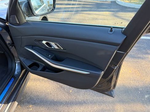 Used 2022 BMW 330i xDrive 330i xDrive w/ Premium Package image 29