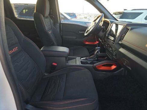 Used 2024 Nissan Frontier PRO-4X w/ Pro Convenience Package image 11