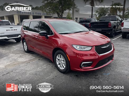 New 2026 Chrysler Pacifica Select image 1