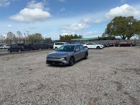 Used 2025 Kia K4 LXS image 8