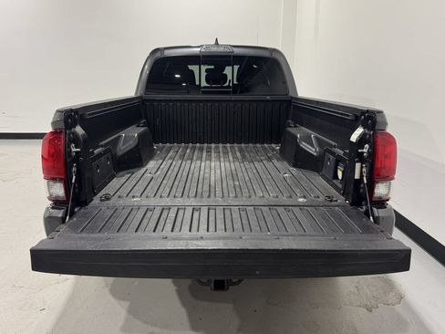Used 2018 Toyota Tacoma TRD Sport RWD image 23