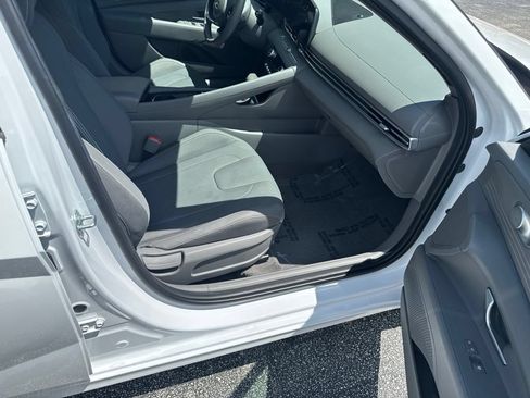 Certified 2025 Hyundai Elantra SEL FWD image 16