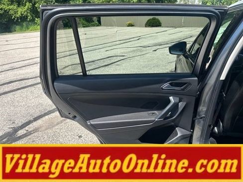 Used 2018 Volkswagen Tiguan SEL AWD/4WD image 32