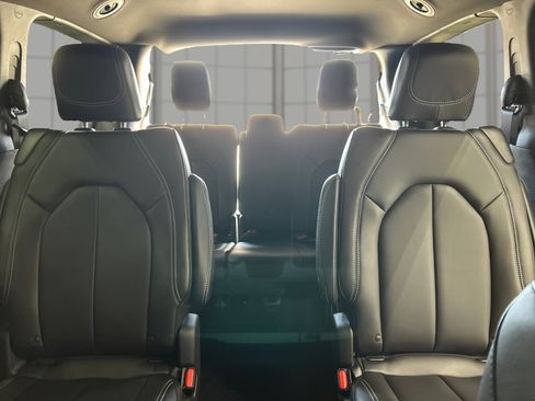 New 2026 Chrysler Pacifica Select image 13