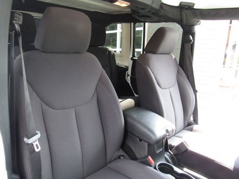 Used 2014 Jeep Wrangler Unlimited Sport w/ Quick Order Package 24S AWD/4WD image 23