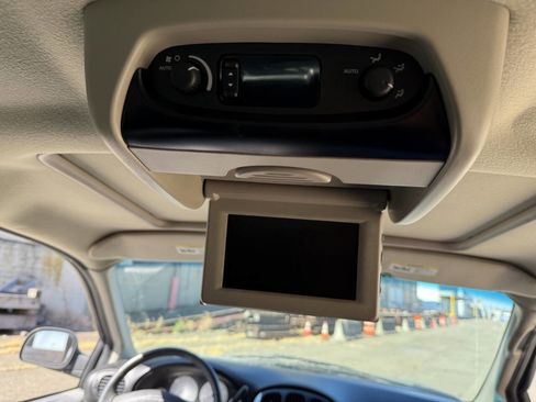 Used 2006 Chrysler Town & Country Touring image 85