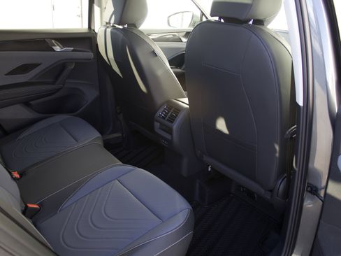 New 2026 Volkswagen Tiguan SE AWD/4WD image 33