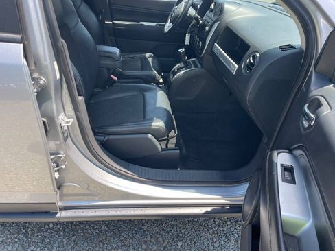Used 2017 Jeep Compass Latitude AWD/4WD image 12