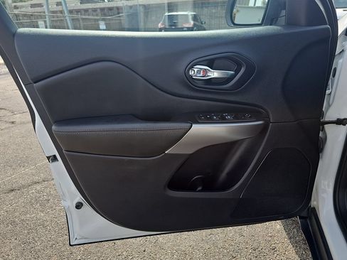 Used 2022 Jeep Cherokee Latitude Lux FWD image 25