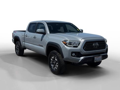 Used 2019 Toyota Tacoma TRD Off-Road w/ Technology Package AWD/4WD image 7