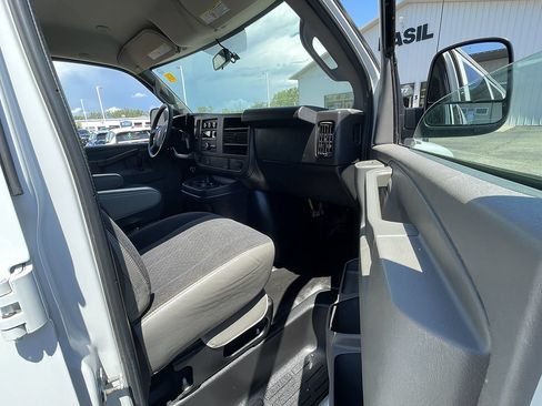 Used 2019 GMC Savana 2500 w/ Driver Convenience Package RWD image 19