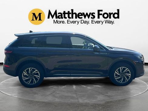 Used 2023 Lincoln Corsair AWD image 6