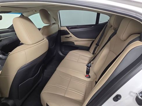 Used 2020 Lexus ES 350 Ultra Luxury w/ Accessory Package FWD image 16