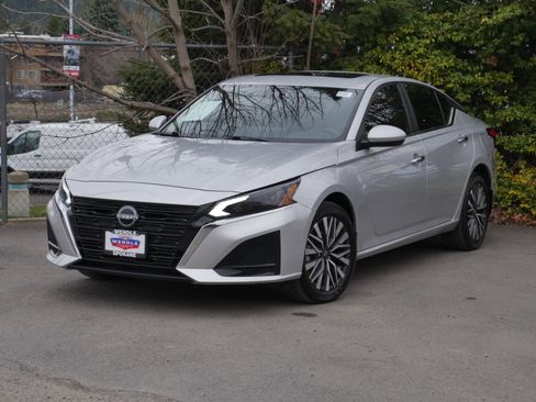 Certified 2024 Nissan Altima 2.5 SV w/ SV Premium Package image 2