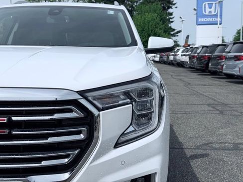 Used 2023 GMC Terrain SLT w/ Tech Package AWD/4WD image 3
