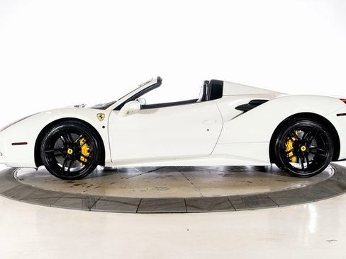 Used 2019 Ferrari 488 Spider image 3