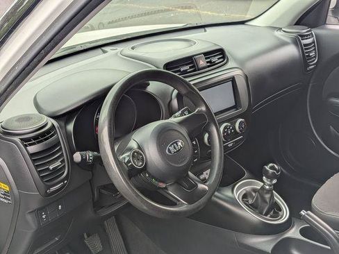 Used 2018 Kia Soul FWD image 12