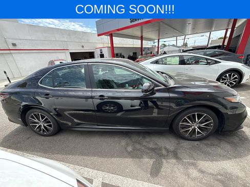 Used 2024 Toyota Camry SE w/ Cold Weather Package FWD image 1