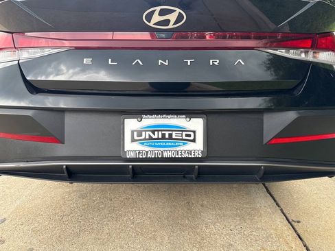 Used 2024 Hyundai Elantra SE FWD image 7