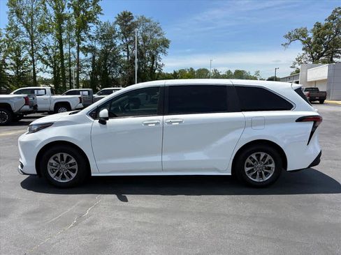 Used 2022 Toyota Sienna LE FWD image 26