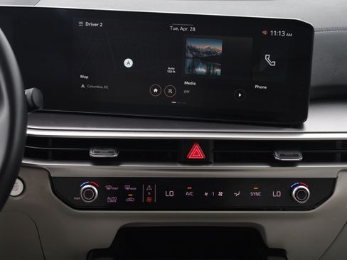 Used 2024 Kia Sorento S w/ Panoramic Sunroof Package FWD image 9