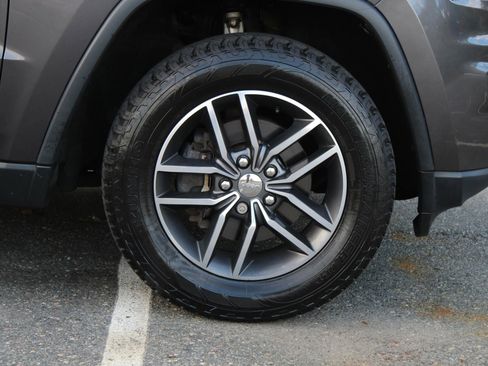 Used 2018 Jeep Grand Cherokee Limited image 35