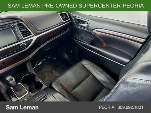 Used 2016 Toyota Highlander Limited image 25