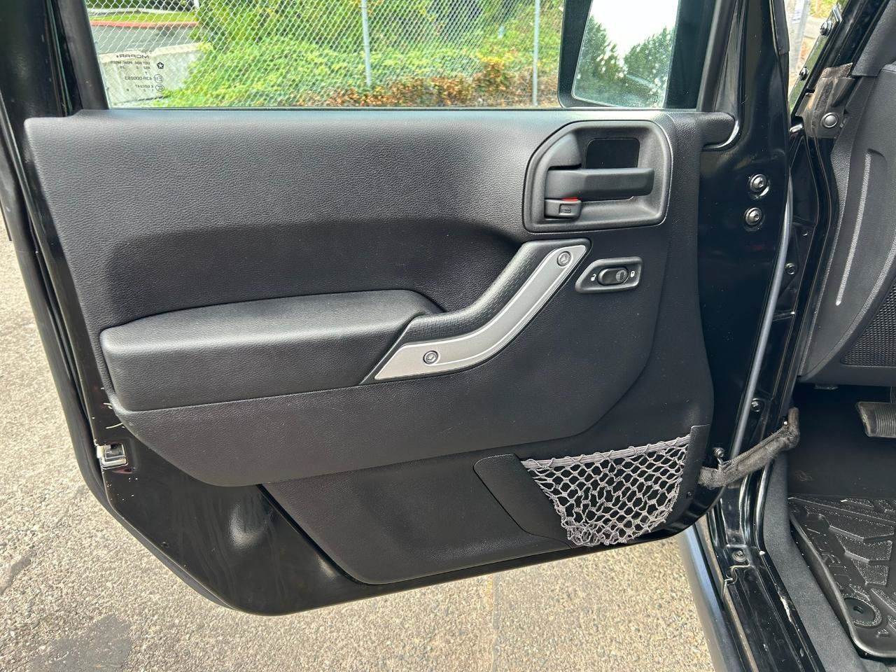 Used 2014 Jeep Wrangler Unlimited Rubicon w/ Connectivity Group AWD/4WD image 9