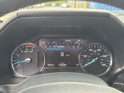 Used 2022 Ford F350 Platinum w/ FX4 Off-Road Package AWD/4WD image 20