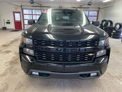 Used 2019 Chevrolet Silverado 1500 Custom w/ Custom Value Package image 2
