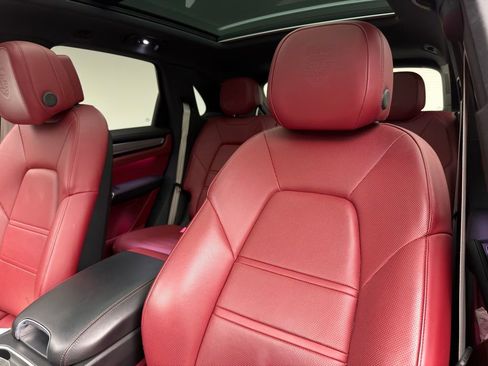 Used 2023 Porsche Cayenne image 12