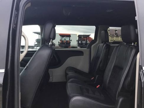 Used 2018 Dodge Grand Caravan SXT image 11