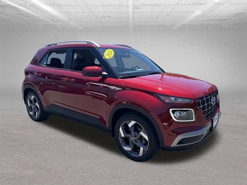 Used 2024 Hyundai Venue Limited FWD image 4