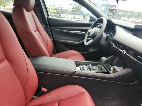 New 2025 MAZDA MAZDA3 Carbon image 32