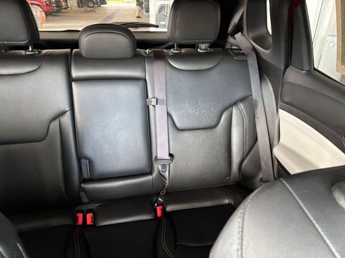 Used 2025 Jeep Compass Limited image 37