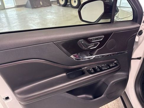 Used 2023 Lincoln Corsair Reserve w/ Rear Removable Package Tray image 17