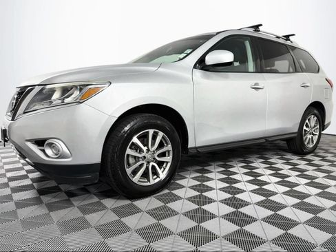 Used 2013 Nissan Pathfinder SV AWD/4WD image 6