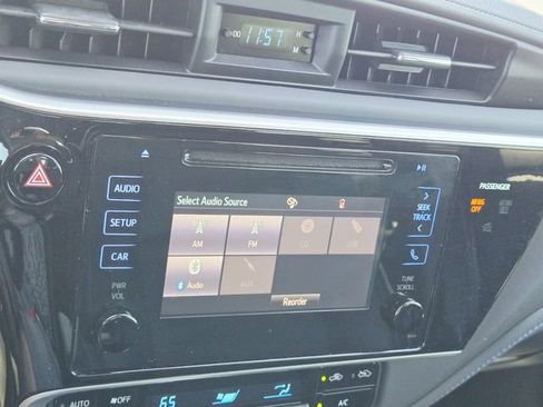 Used 2017 Toyota Corolla SE image 23