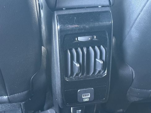 Used 2024 Jeep Compass Latitude image 40