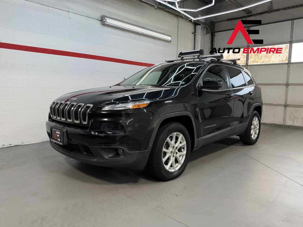 Used 2015 Jeep Cherokee Latitude AWD/4WD image 1
