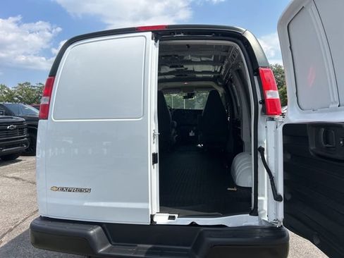 New 2025 Chevrolet Express 2500 RWD image 25