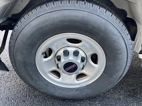 Used 2020 GMC Savana 2500 w/ Driver Convenience Package image 12