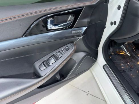 Used 2021 Nissan Maxima SR FWD image 13
